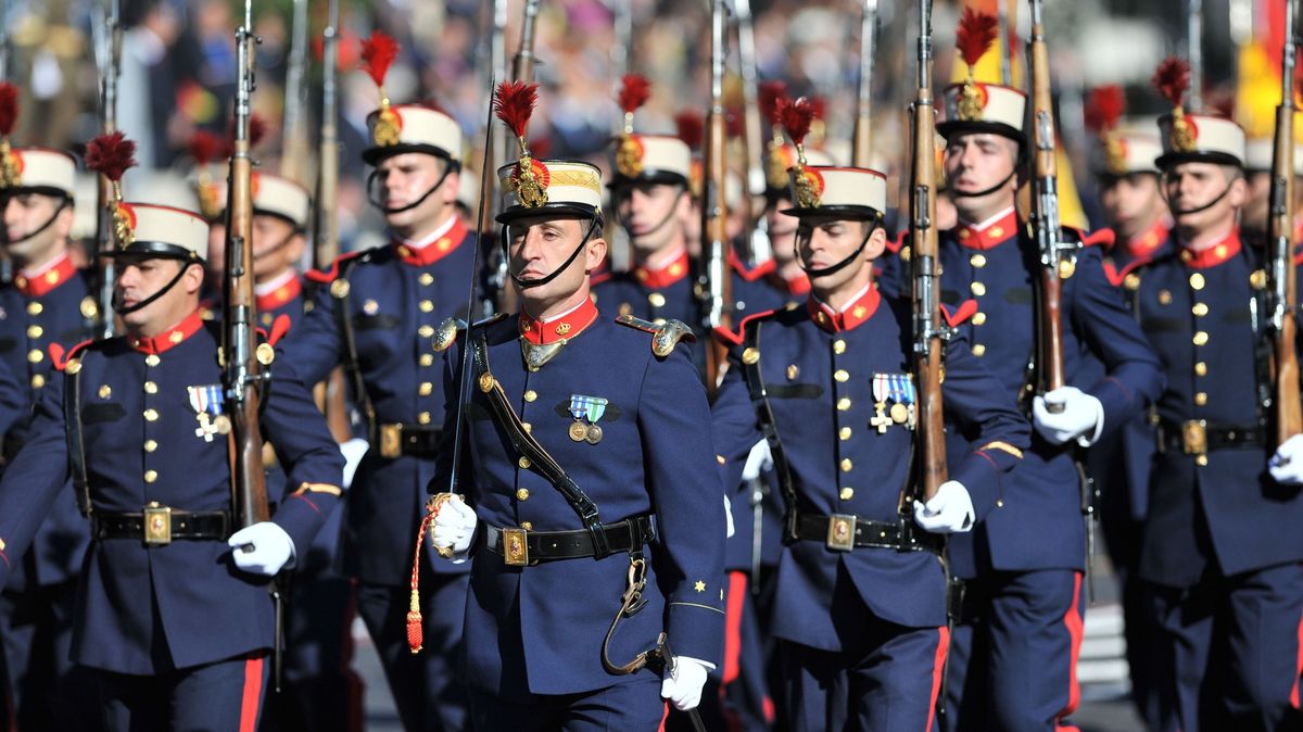 Španělští vojáci si úředně mění pohlaví, aby dosáhli na benefity pro ženy